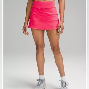 Lululemon mid rise pace rival skirt in color lip gloss!